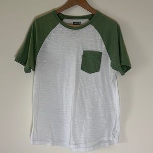 Levi’s T-shirt Men White and Green Medium Short Sleeve Breast Pocket